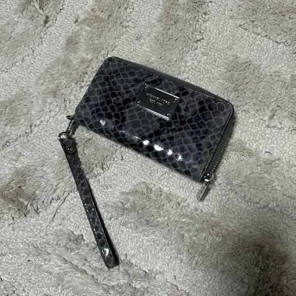 Michael Kors Wallet - Picture 3 of 6